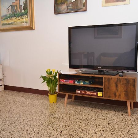 Appartamento Il Nespolo San Gimignano Kültér fotó